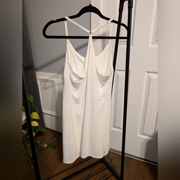 Active dress - Picture 4 of 7